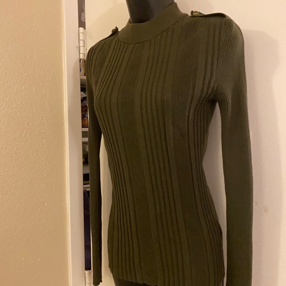 Sweater - Picture 1 of 3